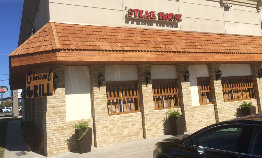 Inauguraron el nuevo restaurante Charcoal Grill en Eagle Pass La